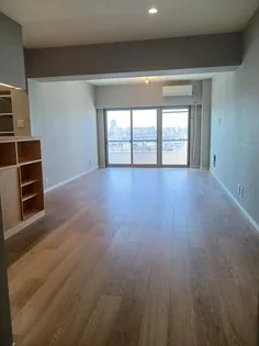 初台ワールドマンション【8階】の外観