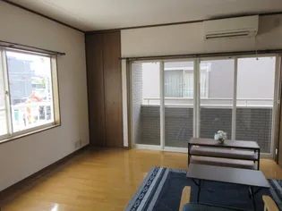 ビューティフルシティ東根B棟【2階】の居間