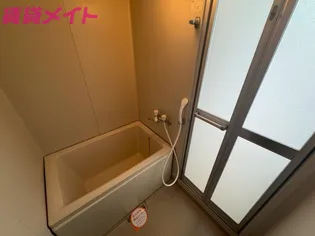 ハイツ山の平【2階】の玄関