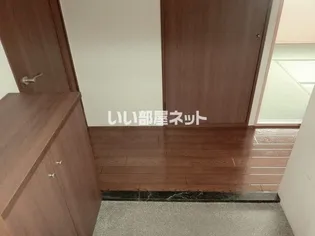 シオス【3階】の玄関