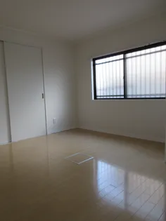 ウィングパレス【1階】の居間