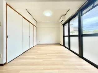 エスティーガーデン【1階】の外観