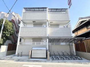 ピレーネ諸福【3階】の外観