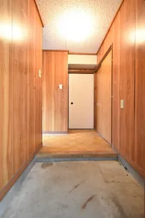 ファーストマンション【1階】の玄関