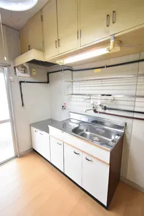 ファーストマンション【1階】のキッチン