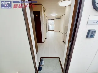 エリール小田【3階】の玄関