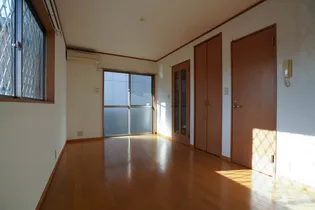 アドバンス乙多見 A【1階】の居間