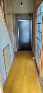 西山本町古賀アパートの玄関