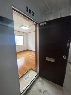 城間アパート【3階】の玄関