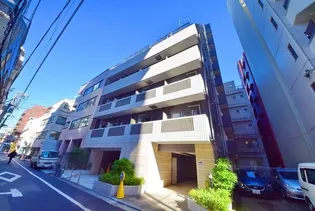 ラグジュアリーアパートメント本郷【6階】の外観