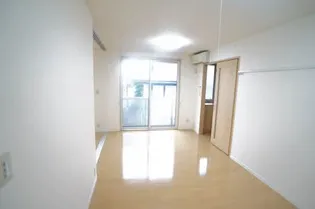 メゾン・ノヴェル【2階】の居間