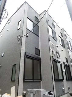 レジデンス・イン初台【1階】の外観