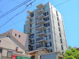 イーストヴィレッジ三宮【2階】の外観