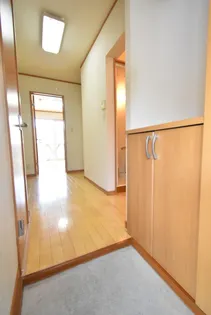 フェヴァリー C【2階】の玄関