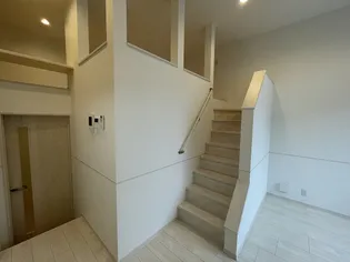 グランティック 若葉町(グランティック ワカバチョウ)【2階】の居間