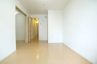 ジャルダン南【1階】の居間