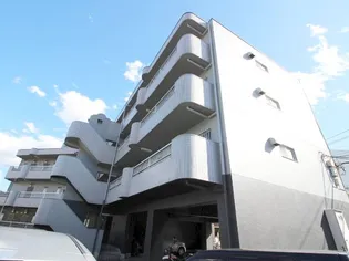 グリーンハイム是政【1階】の外観