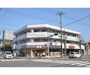 フォーレスト関の画像