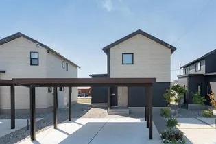 富山県黒部市三日市【一戸建】の外観