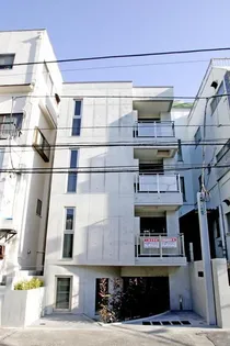 パークビュー南青山【4階】の外観