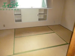 富洲原アパート【2階】の居間