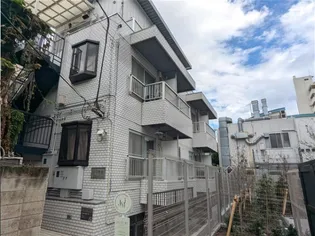 リープ新宿【2階】の外観