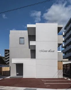 モンテルーチェ医学部前の画像