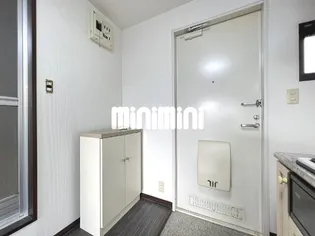 ラズベリーハウス J棟【2階】の玄関