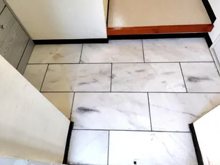 ビネストマンション【3階】の玄関