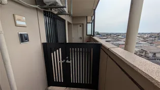 ロイヤルシャトー寺町台 601【6階】の玄関