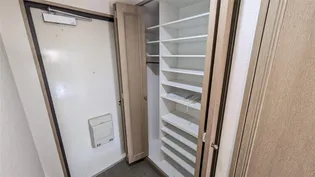 ロイヤルシャトー寺町台 601【6階】の玄関