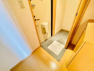 サン・ミシェル【1階】の玄関