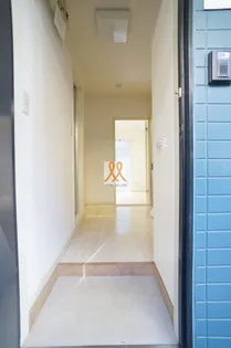 ラプラス郡山【2階】の玄関