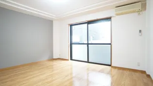 グロリアス・M【1階】の居間