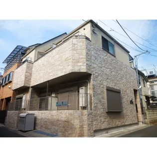 フュエルラーデン【2階】の外観