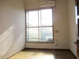 ブルージェント小松島【2階】の居間