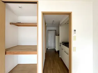 シャトー衆楽【2階】の内装