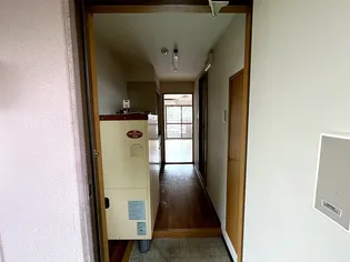 シャトー衆楽【2階】の玄関