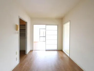 ビューハイム原田 A棟【1階】の居間