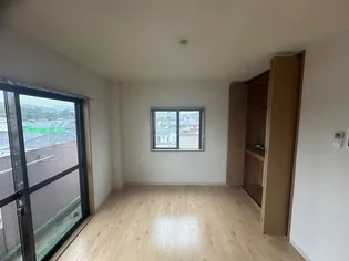 シャトー衆楽【4階】の居間