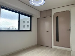 グランベール鶴見【4階】の居間