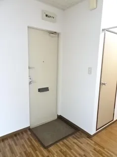 ひばりハイツ【1階】の玄関
