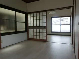 高野アパートの居間