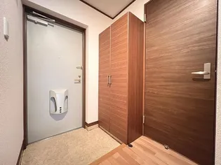 プレジールノール【1階】の玄関