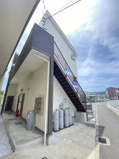 ファミーユ横須賀【2階】の外観