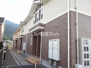 愛媛県四国中央市豊岡町長田【アパート】の外観