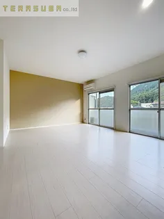 サントアリオ光町【2階】の居間