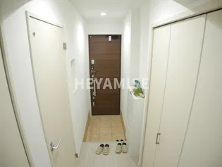 トロワジエム【1階】の玄関