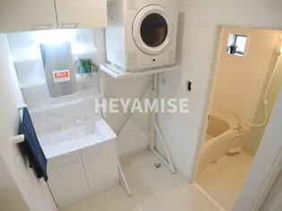 トロワジエム【1階】の内装