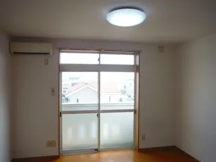 アリュール【1階】の居間